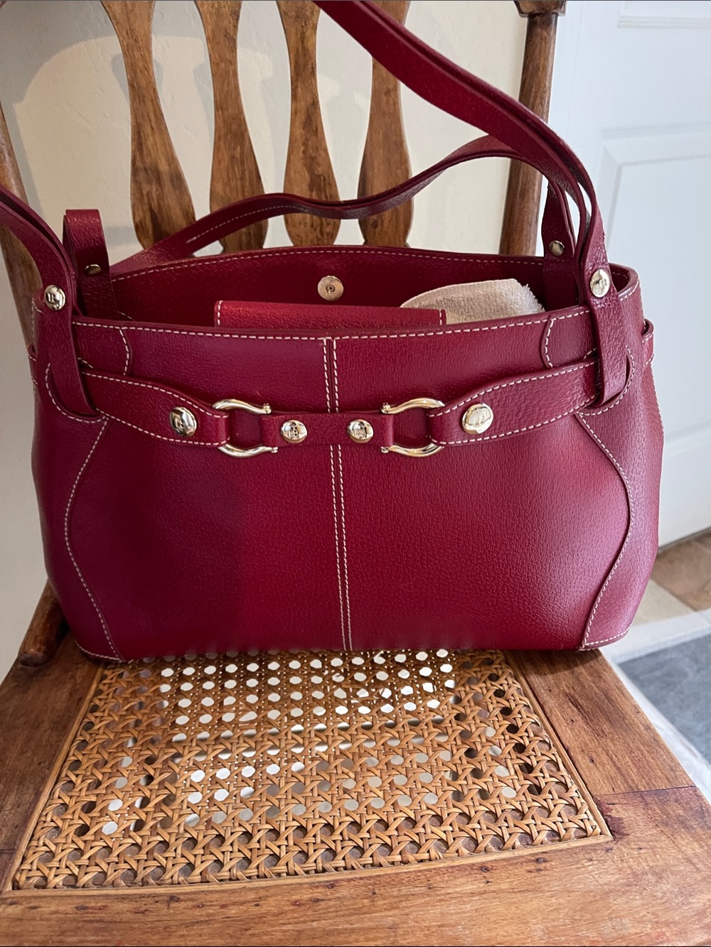 Elegant Burgundy Women’s Leather Tote Bag with Gold Hardware